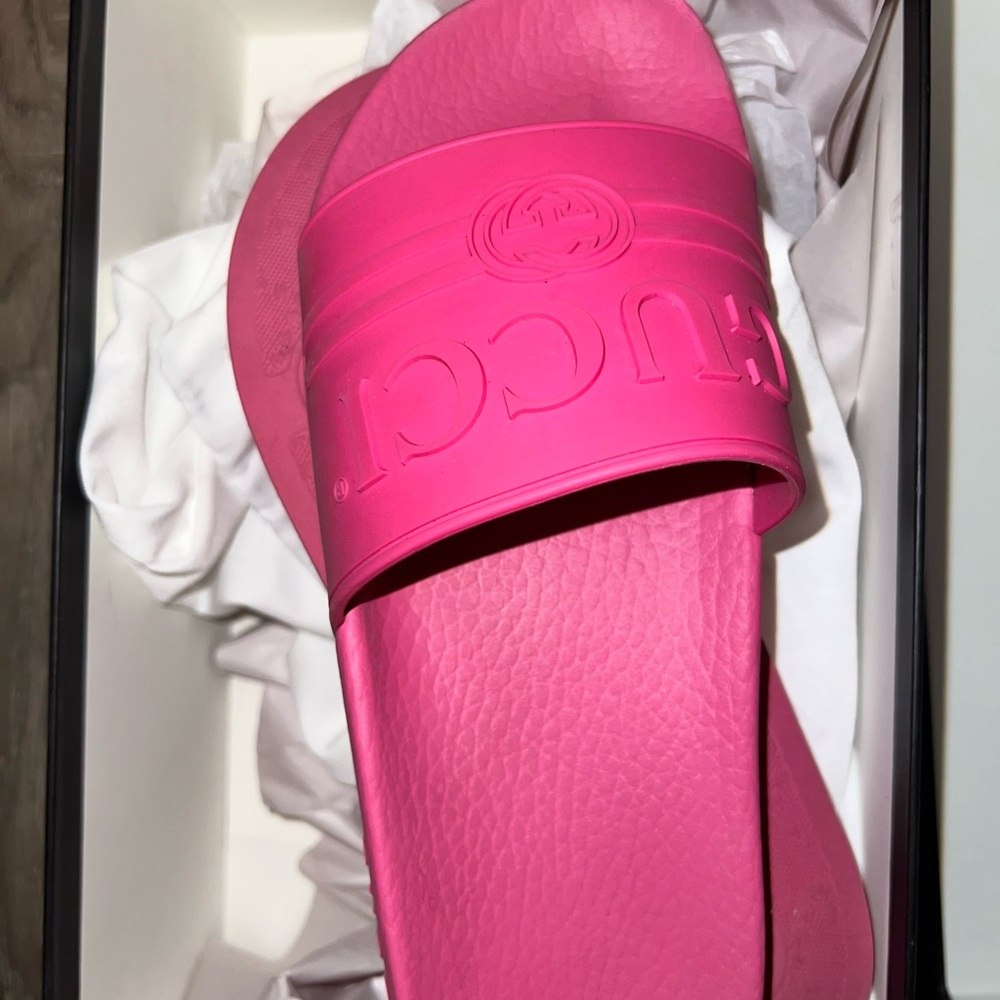 Gucci Fuchsia Rubber Slides - Picture 3 of 8
